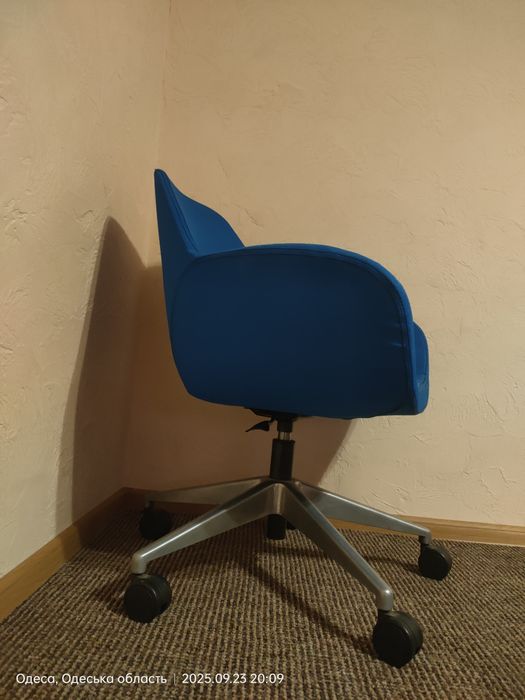 Продам стул крепкий и в очень хорошем состоянии