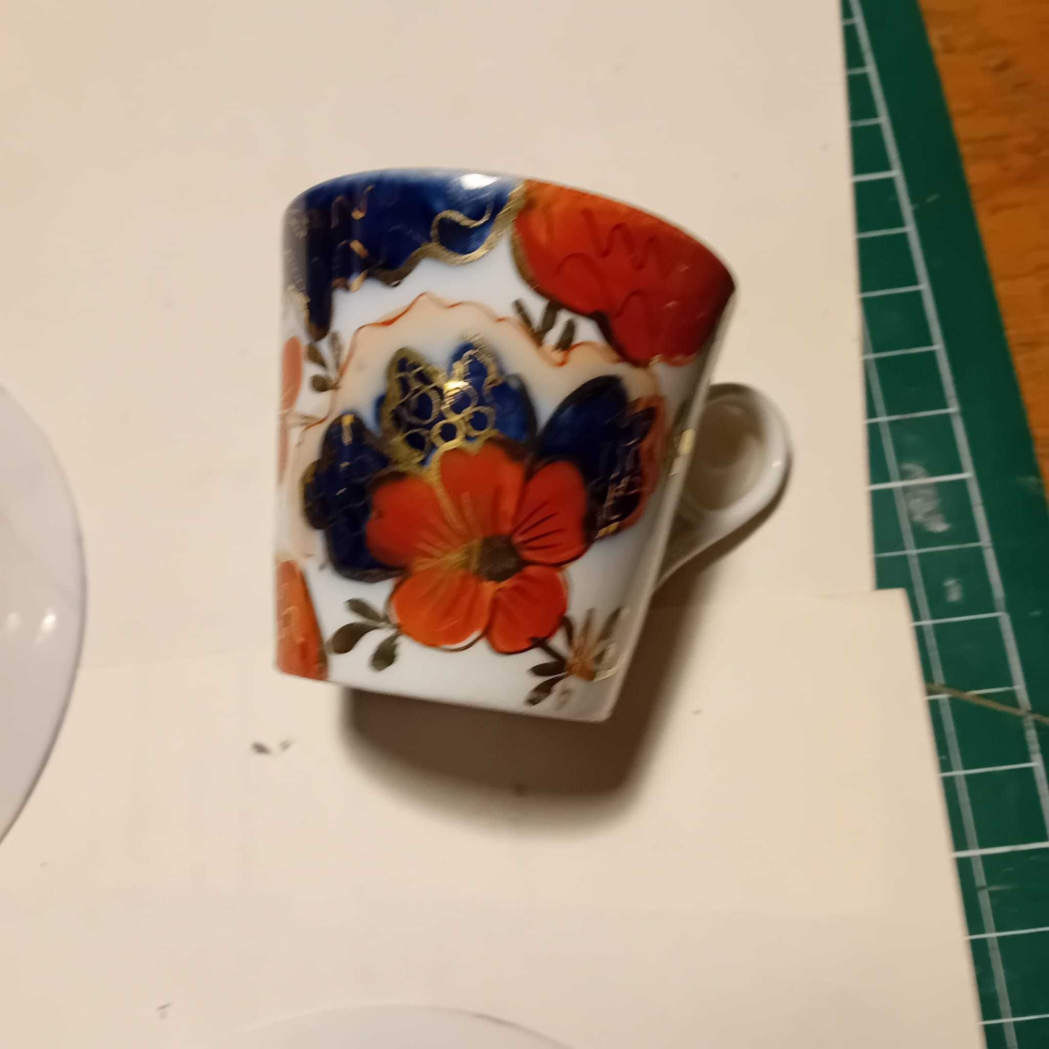 Três Chávenas de Café Antigas, pintadas à mão