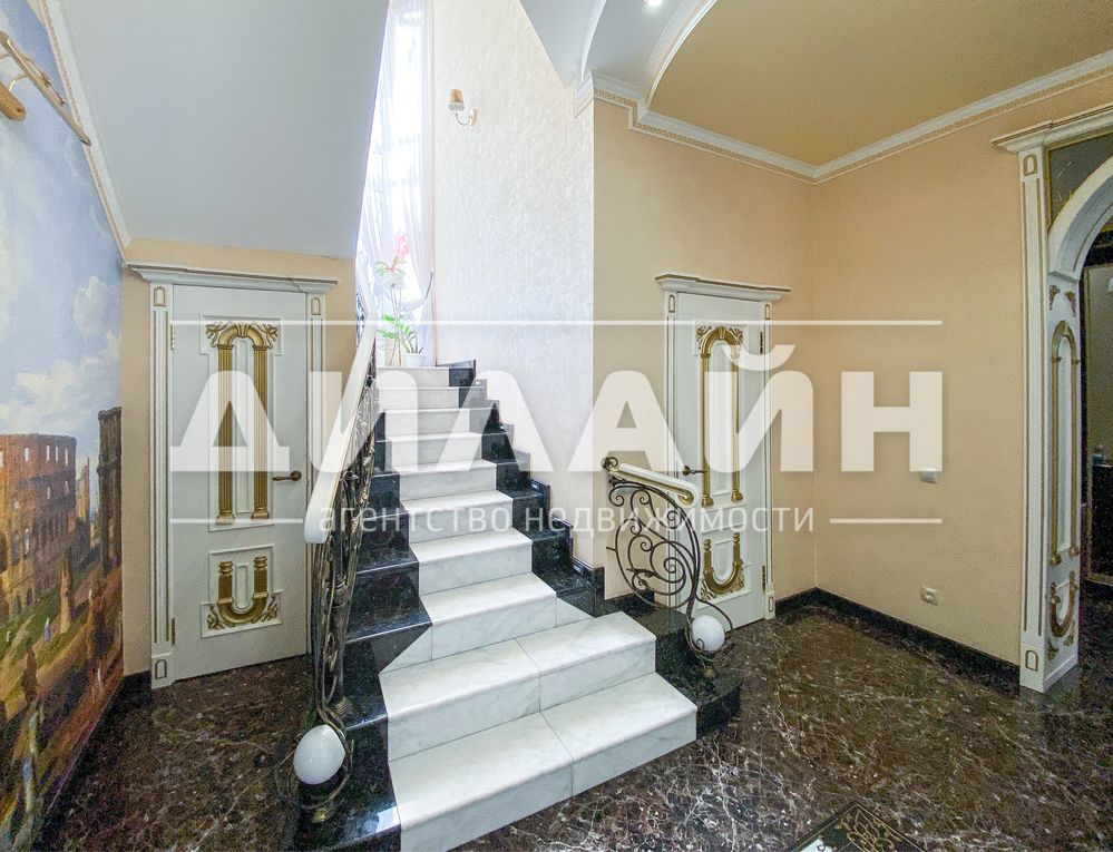 Прекрасний будинок на В.Лузі 250 м² , 3 спальні , 2 ванні кімнати