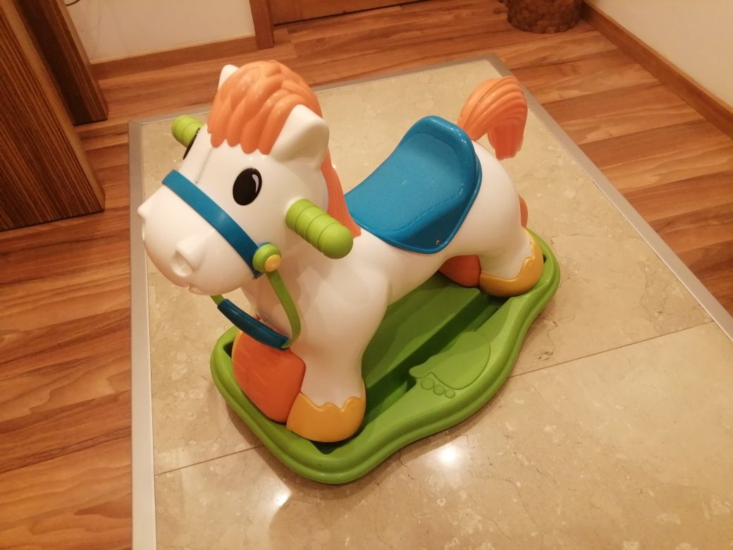 Cavalinho de baloiço e com rodas
