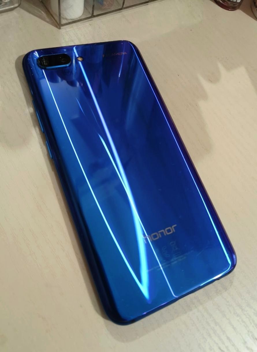 Смартфон Honor 10 4/128