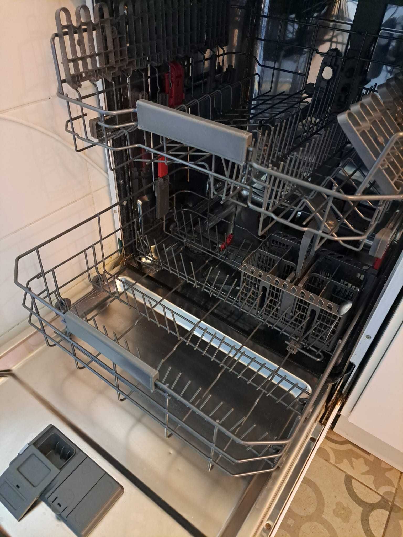 Máquina de lavar loiça Whirlpool PowerClean em ÓTIMO ESTADO