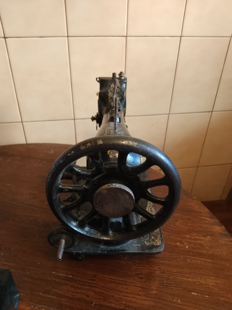 Maszyna do szycia stara  Stenberg i Durlach działa ,rusza się mechaniz