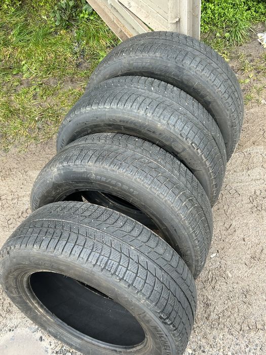 Michelin X-Ice 225/60/17 Комплект в гарному стані.