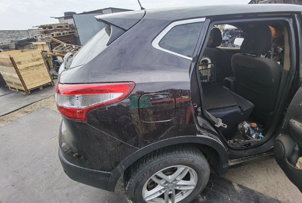 Двері зад nissan rogue sport
