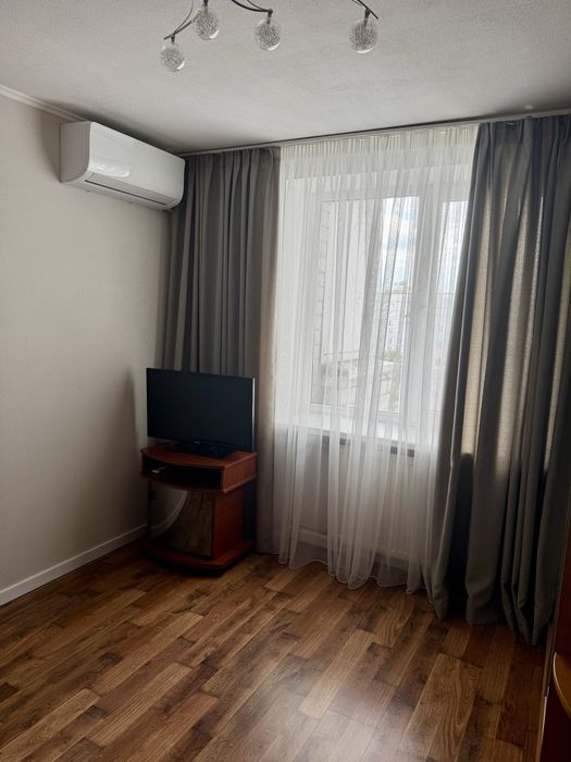 Чиста і світла квартира на Героїв Дніпра! Митниця! С кондиціонером!