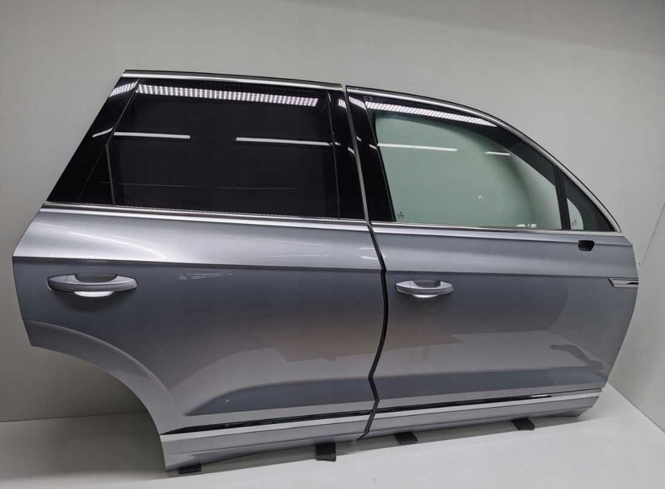 Двері передні задні ліві праві дверь Volkswagen Touareg III CR 760