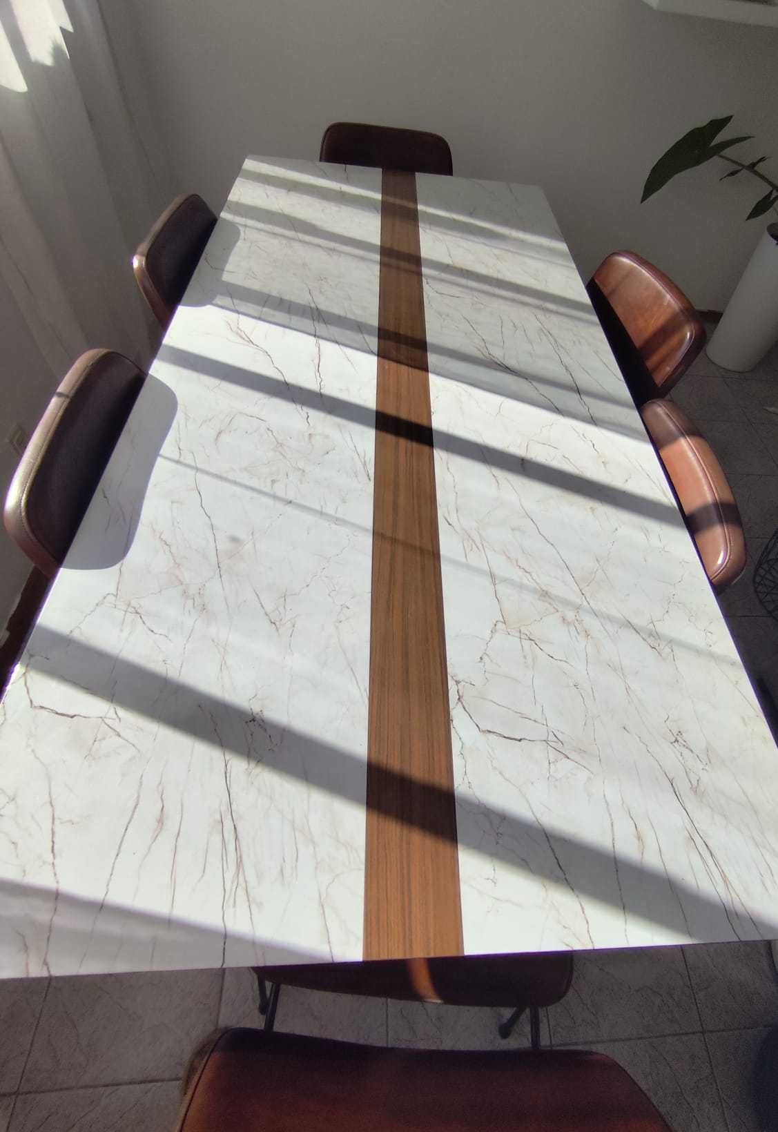 Mesa de jantar + 8 cadeiras