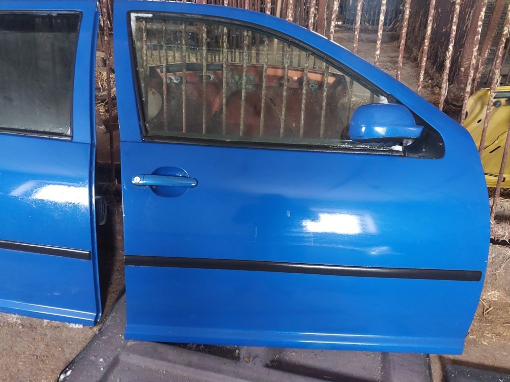 Drzwi prawe przód tył vw golf IV kolor LW5Z