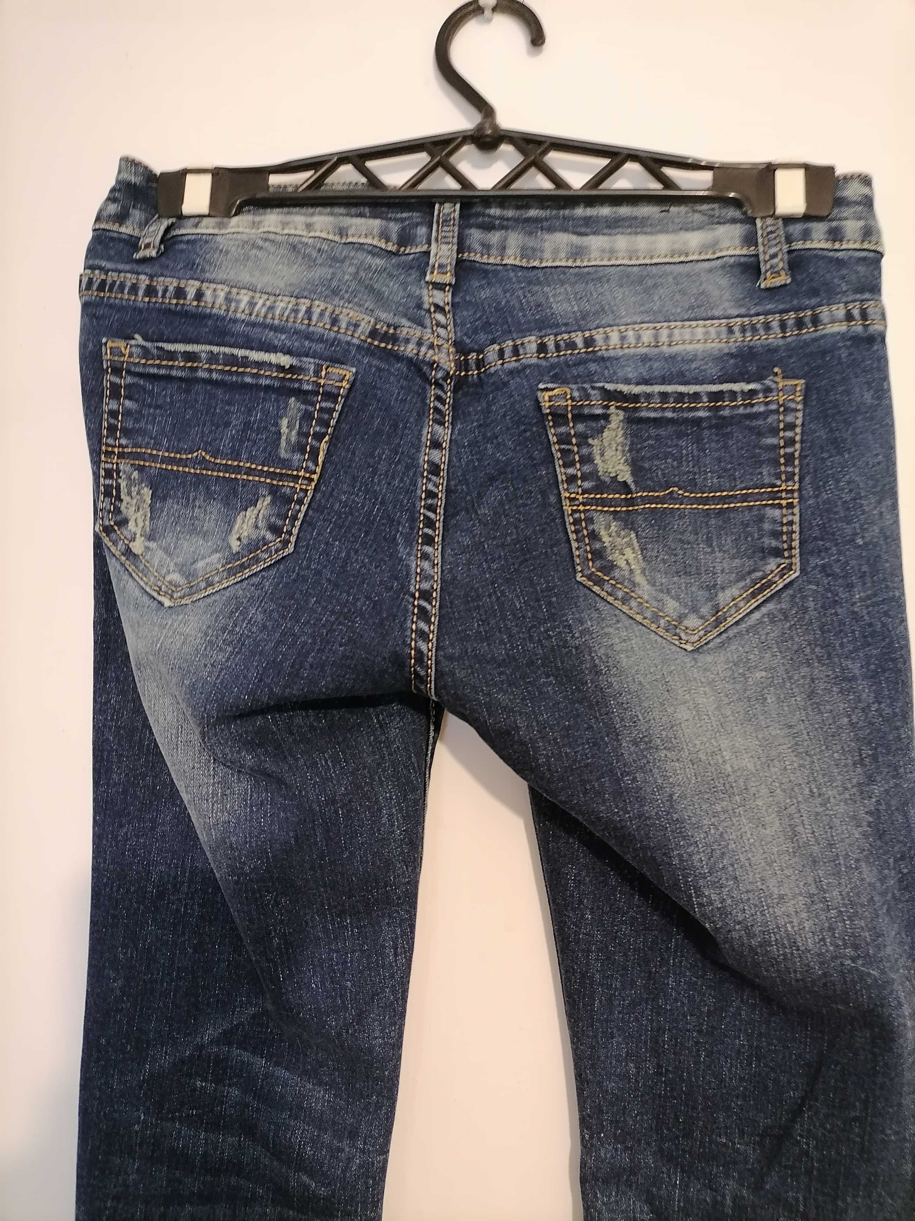 Spodnie jeansy z dziurami i przetarciami 36 S