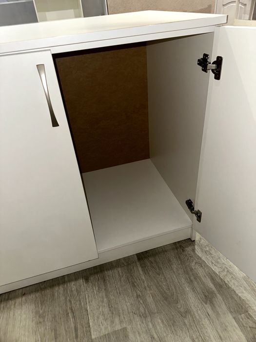 Стіл, тумба, вітрина б/у