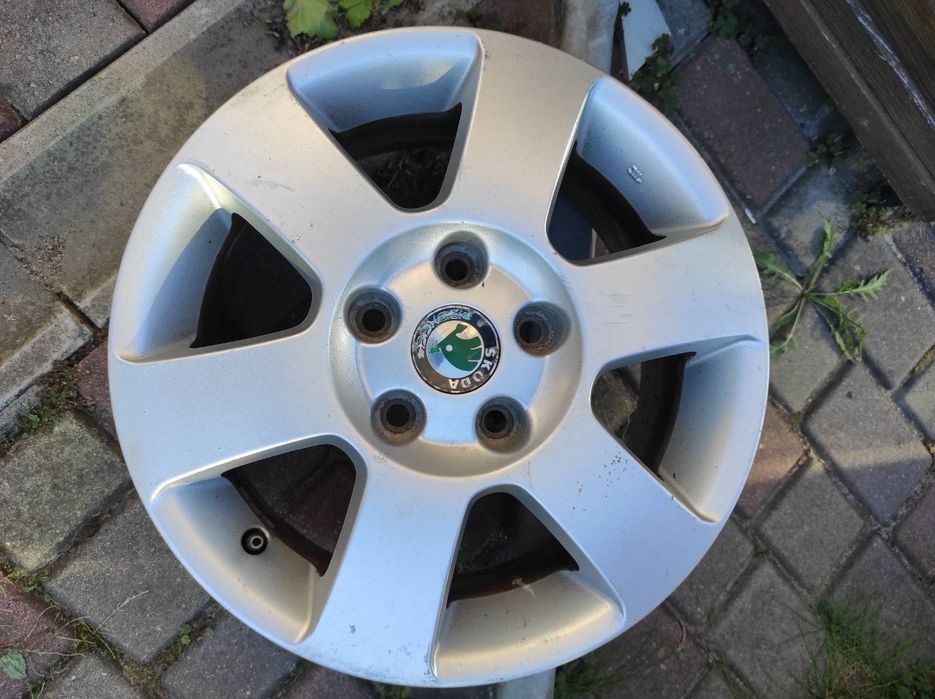 Продам комплект з 4-х оригінальних литих дисків на 15 шкода .