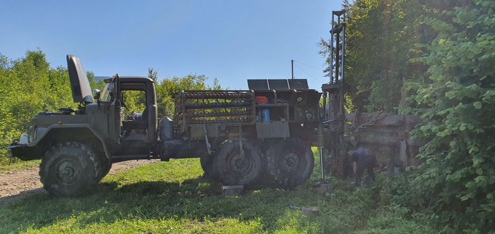 Бурение скважин.