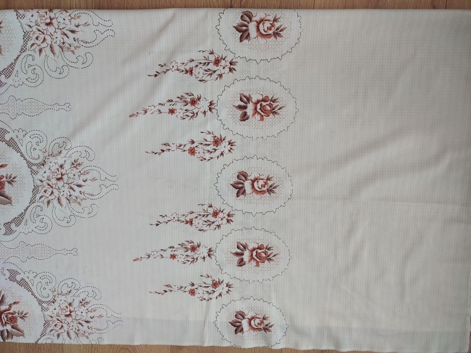 Komplet dwóch zasłon z kwiatowym wzorem 220x140 cm