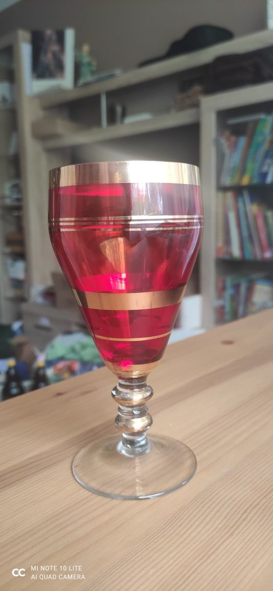 Lampki do wina PRL 6szt tanio szkło kolorowe czerwone ze złotem wyjątk