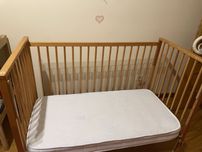 Cama de grades com colchão incluído