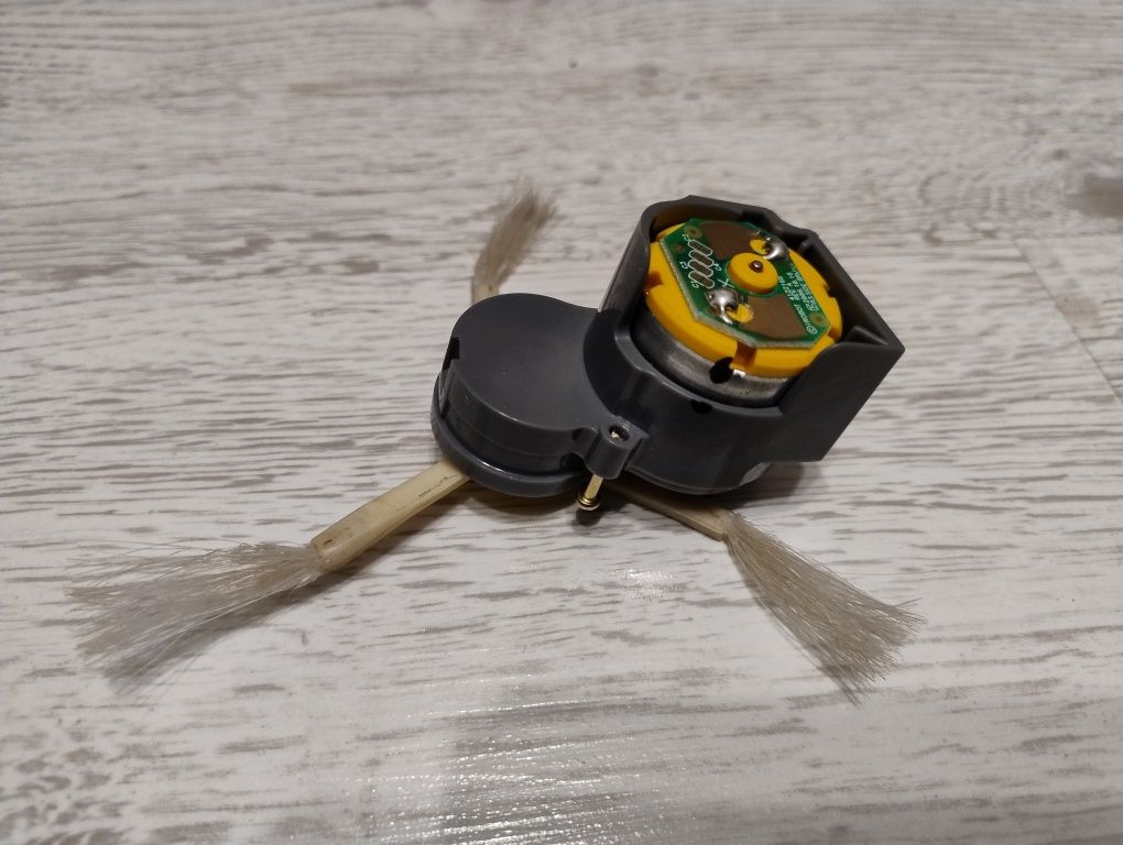 Moduł szczotki bocznej ze szczotką Irobot Roomba 865