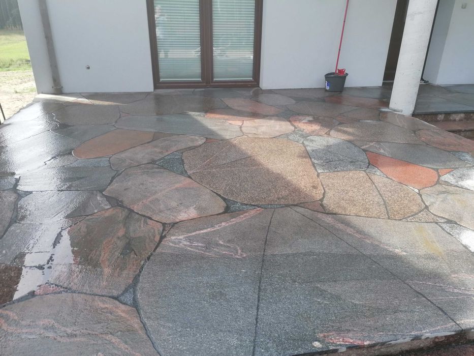 kamień polny cięty płomieniowany duże formaty grubość 2 cm.