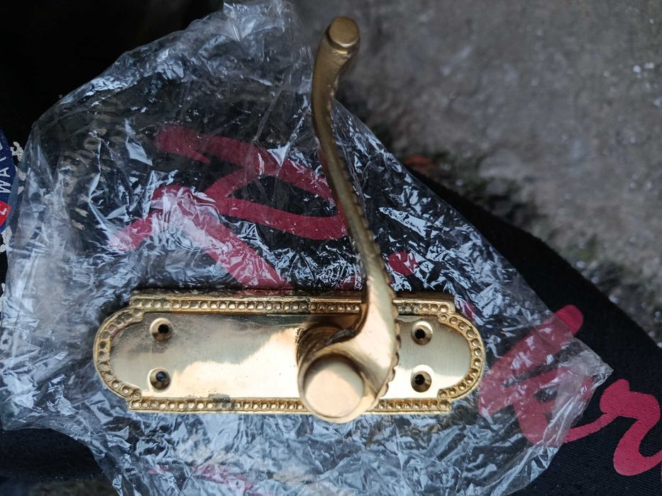 Продам фурнітуру для дверей,ручки з латуні