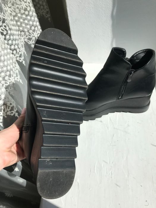 Жіноче осінньо-весняне взуття