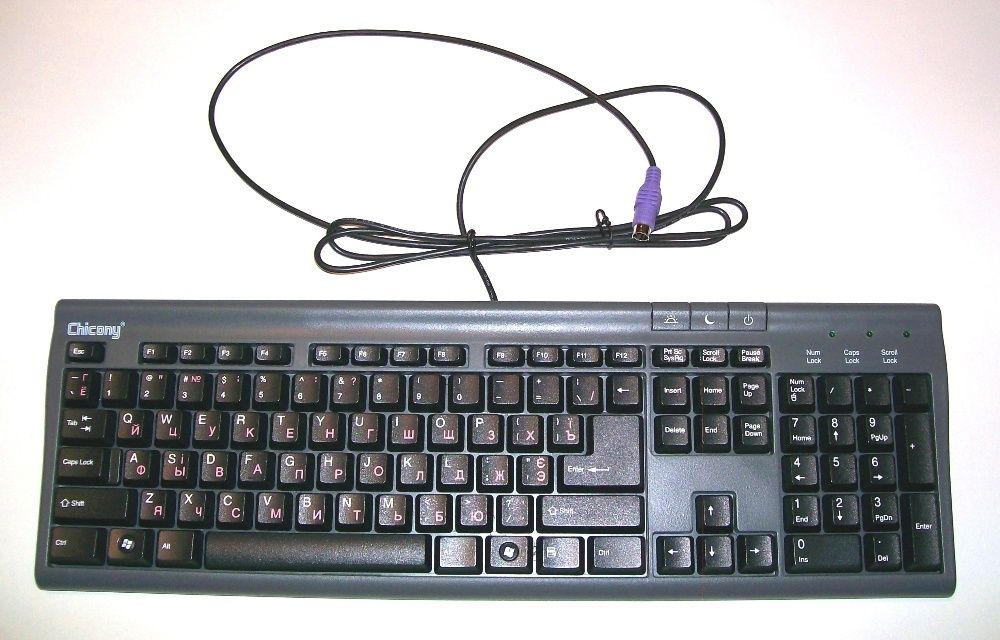 Системный блок компьютера + клавиатура + мышь.
