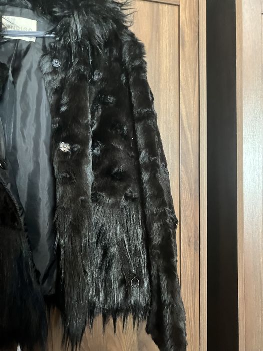 Casaco curto preto em pelo