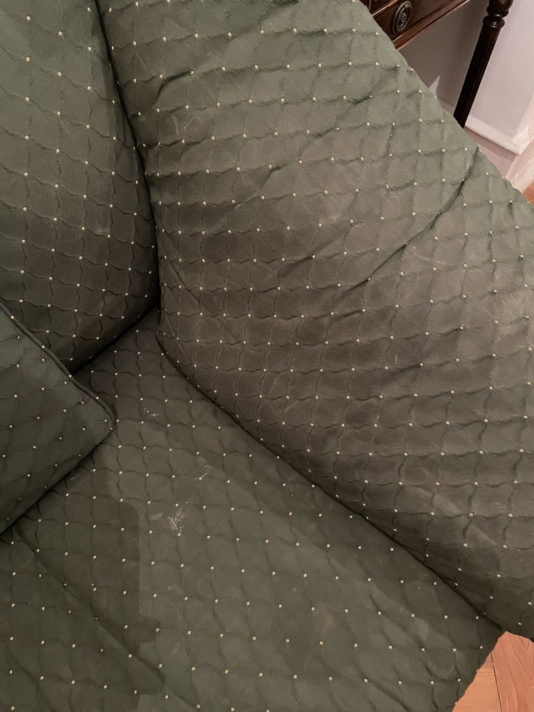Vendo sofá 3 lugares verde com padrão
