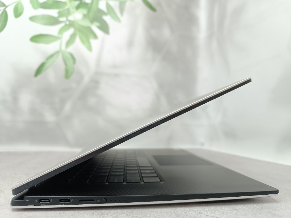 Dell Precision 5530 2-in-1/i7-8706G/16/1TB/4K touch/Radeon WX Vega 4GB
