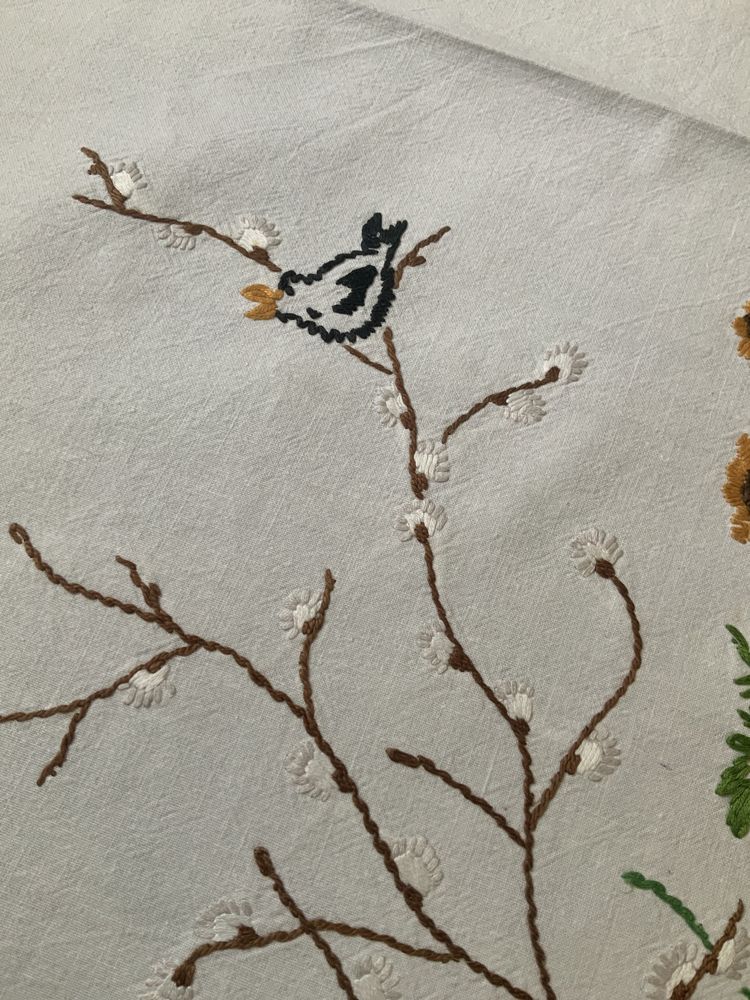 Obrus recznie haftowany ptaszki do kolekcji