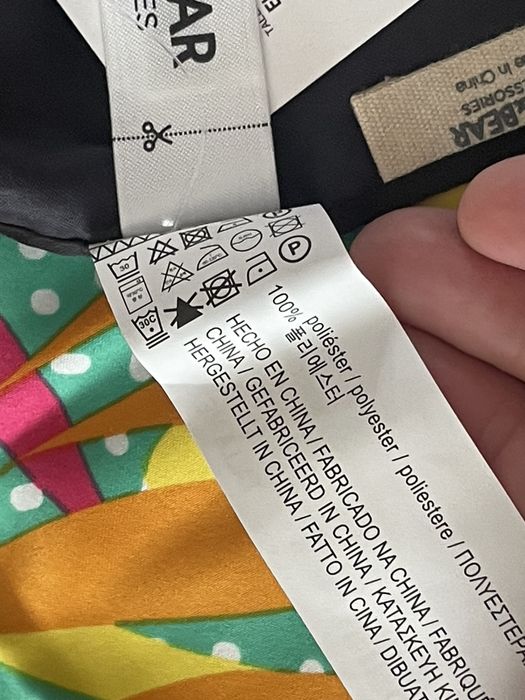 Lenço novo estampado da Pull and Bear