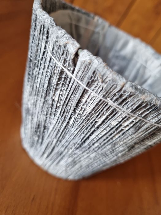 Szary koszyk doniczka