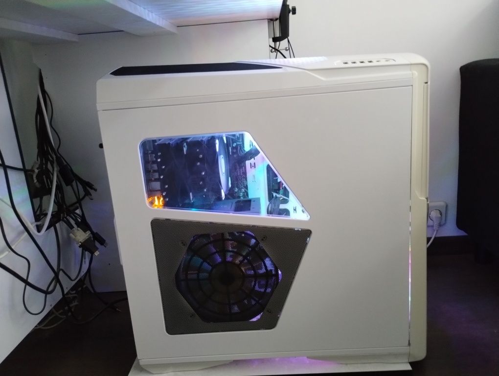 Obudowa nzxt610 biała, duża i przewiewna