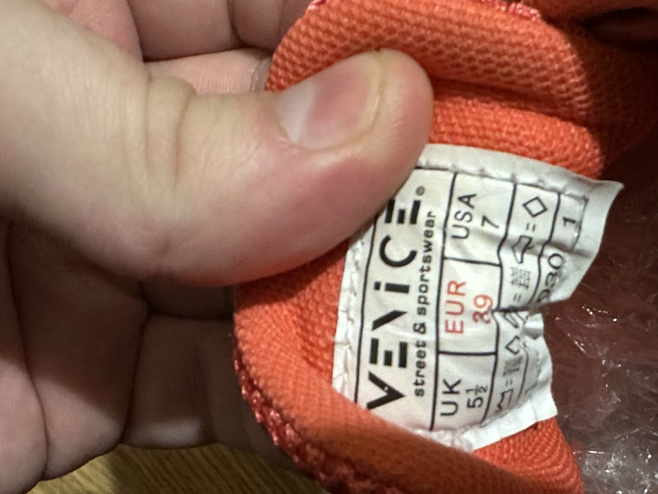 Кросівки для дівчини фірми Venice