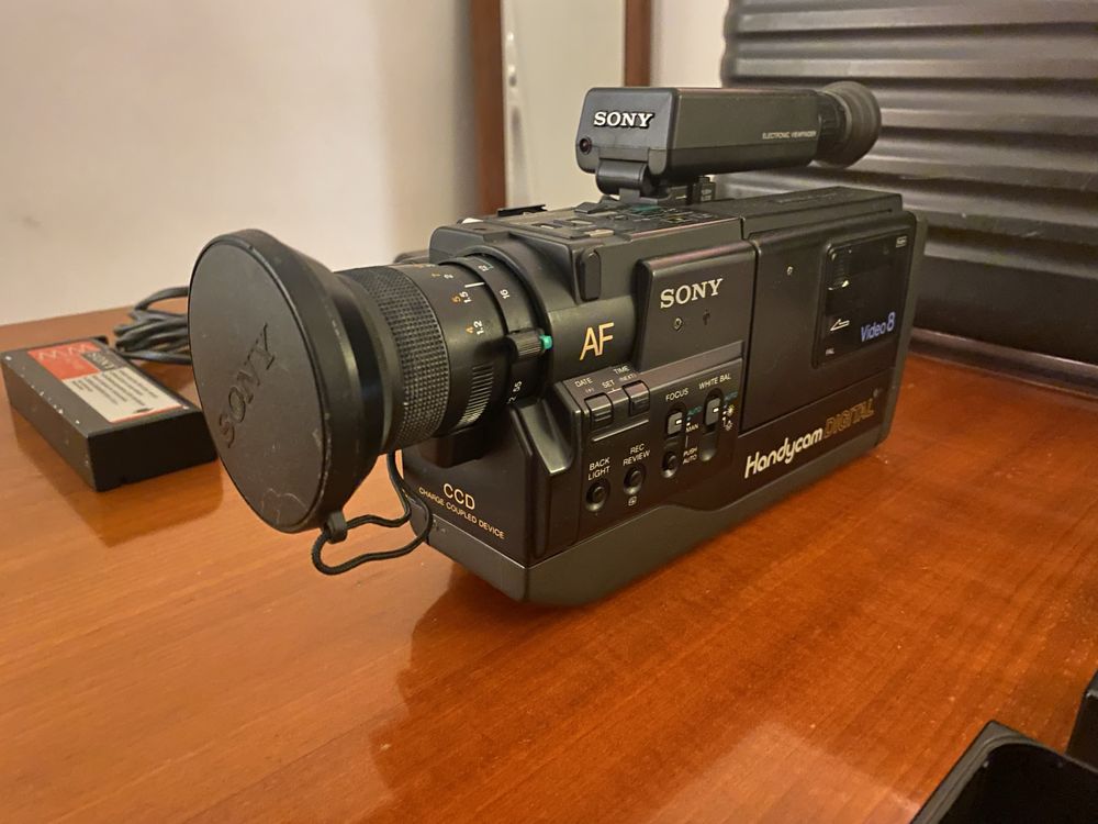 Sony CCD-V50E - Vintage Handycam 1987