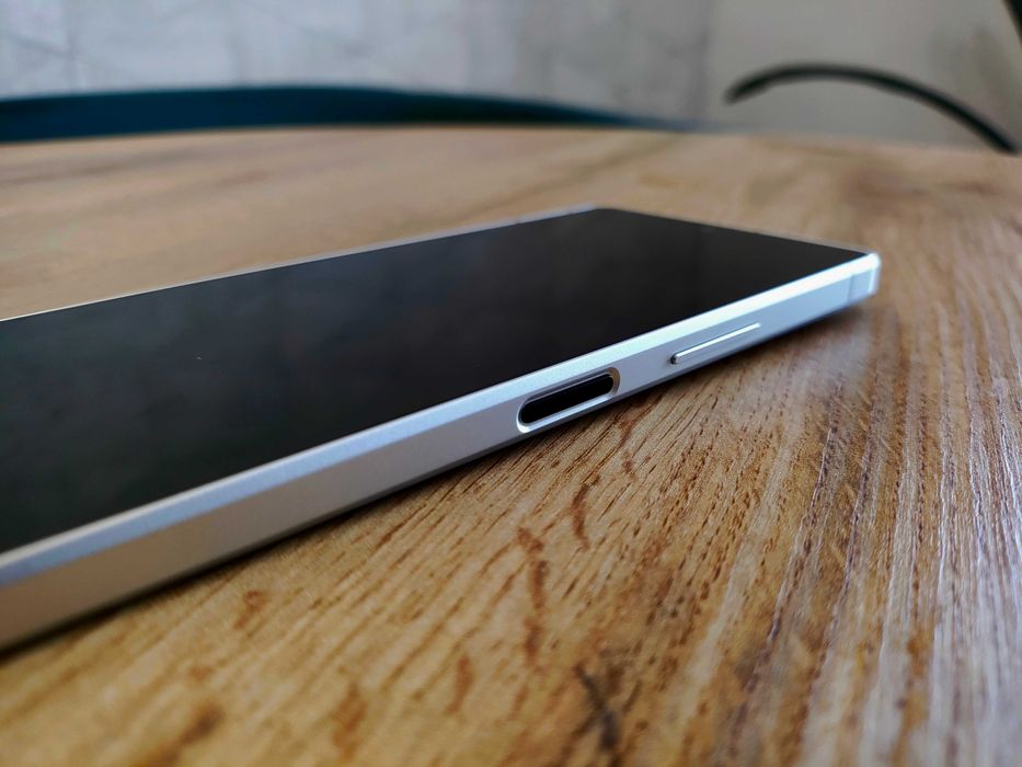 Протиударний смартфон Sharp AQUOS R8 (2sim,4570ma,6.4" 240гц,IP68,NFC)