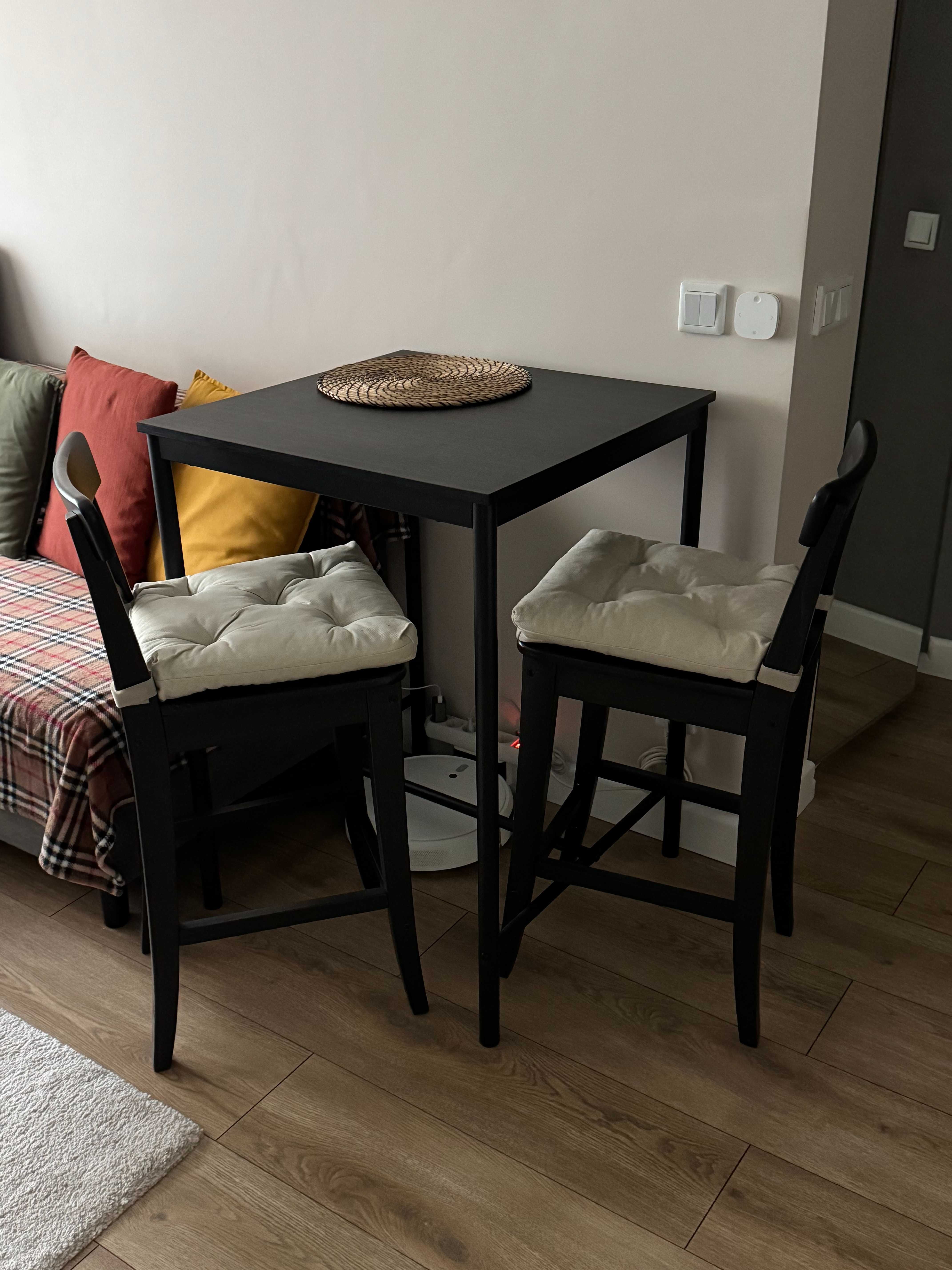 Stół czarny SANDSBERG z krzesłami INGOLF IKEA