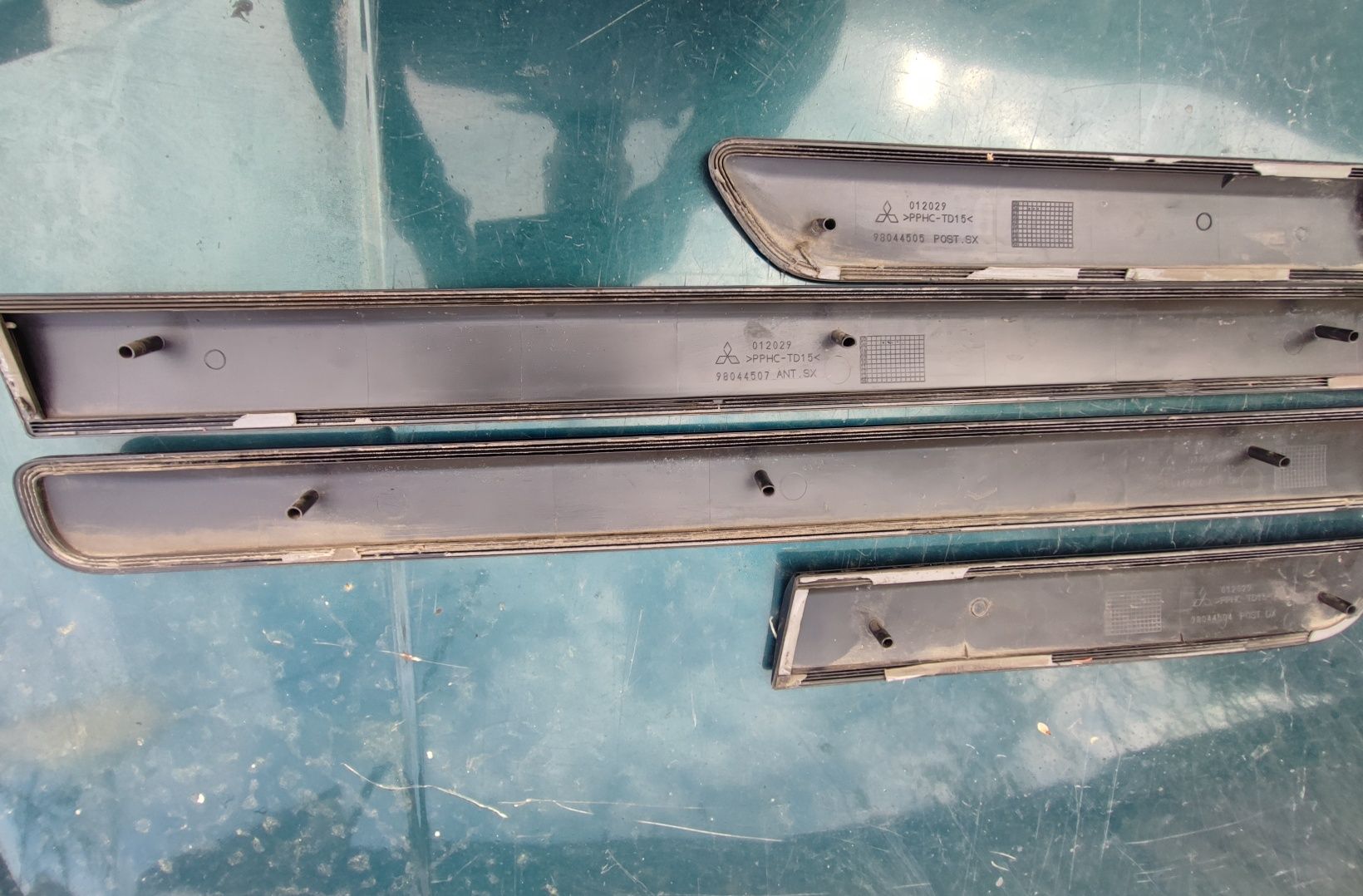Listwa drzwi Mitsubishi Colt czc cabrio blotnik listwa boczna ozdobna