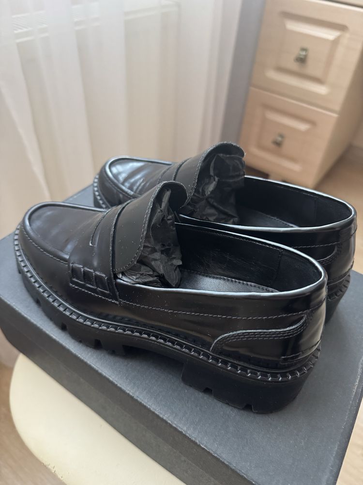 Лофери Massimo Dutti р.36