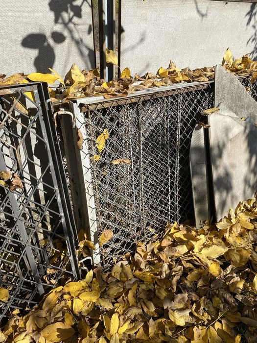 Секції забора металеві та рабиця в металевому кутку, б/в