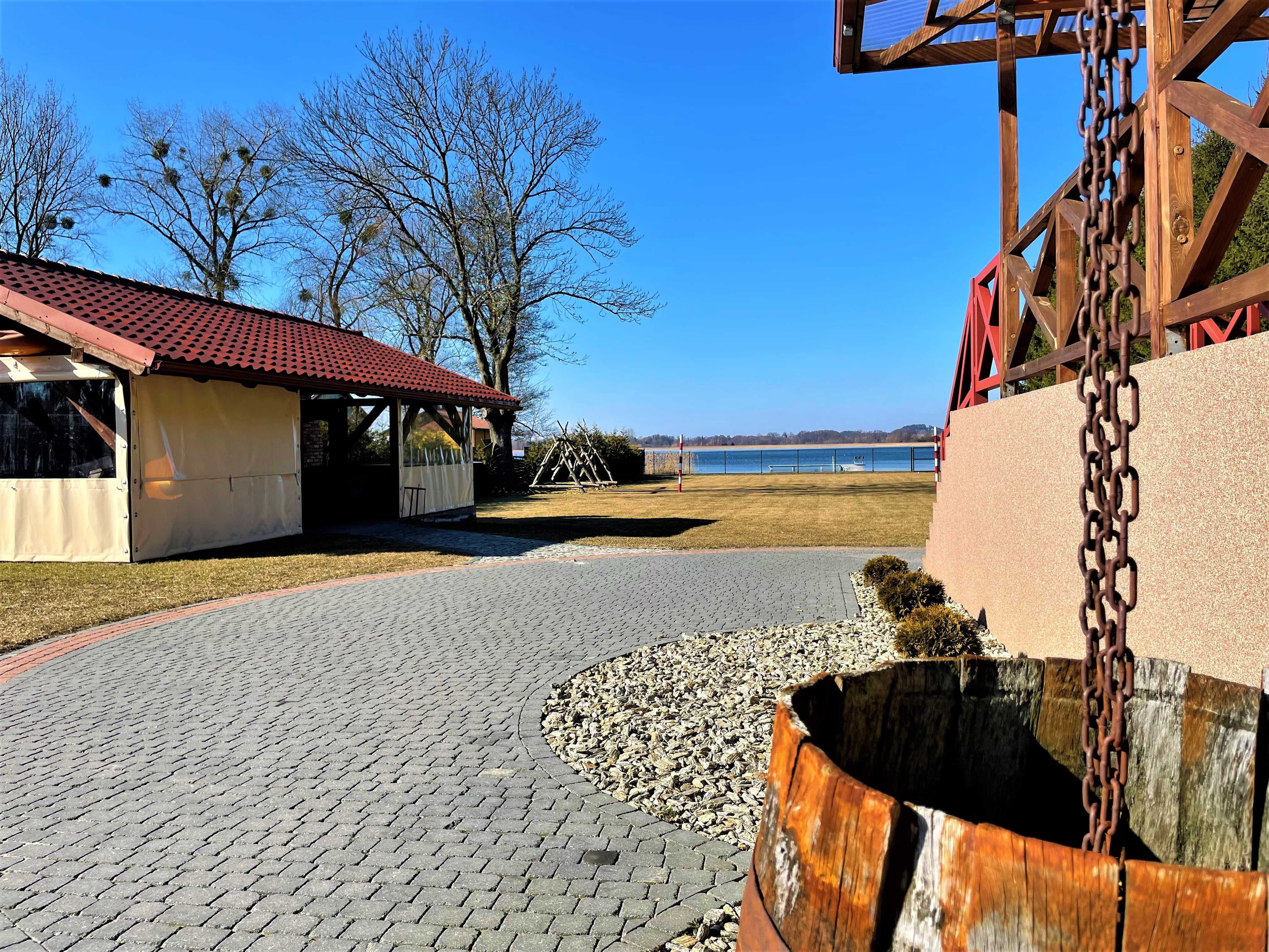 2 Apartamenty / Domki nad jeziorem z Jacuzzi - Domek Mazury