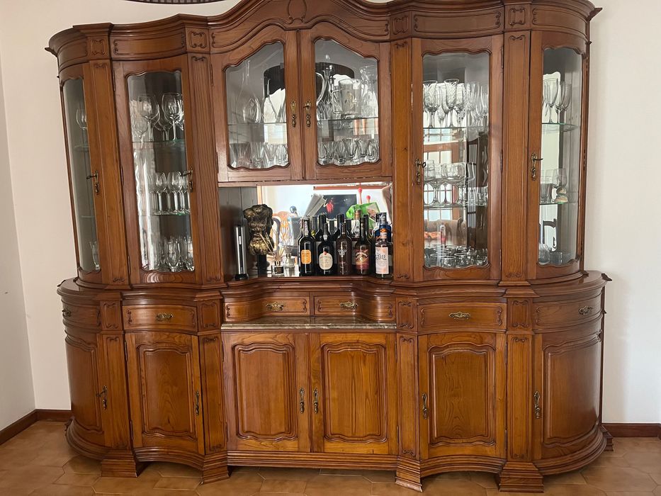 Móvel louçeiro em madeira