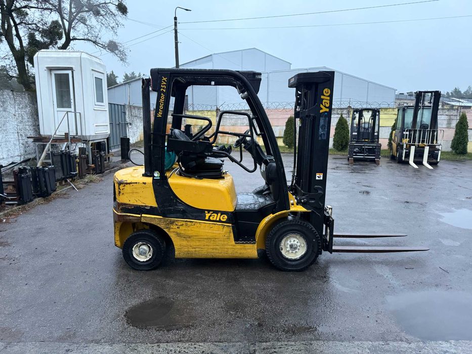 Навантажувач вилковий YALE GLP25VX