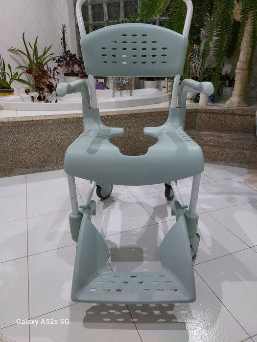 Cadeira higiénica com rodas etac clean