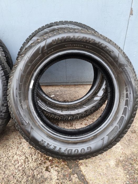 Зимові шини Goodyear 205/60 R16