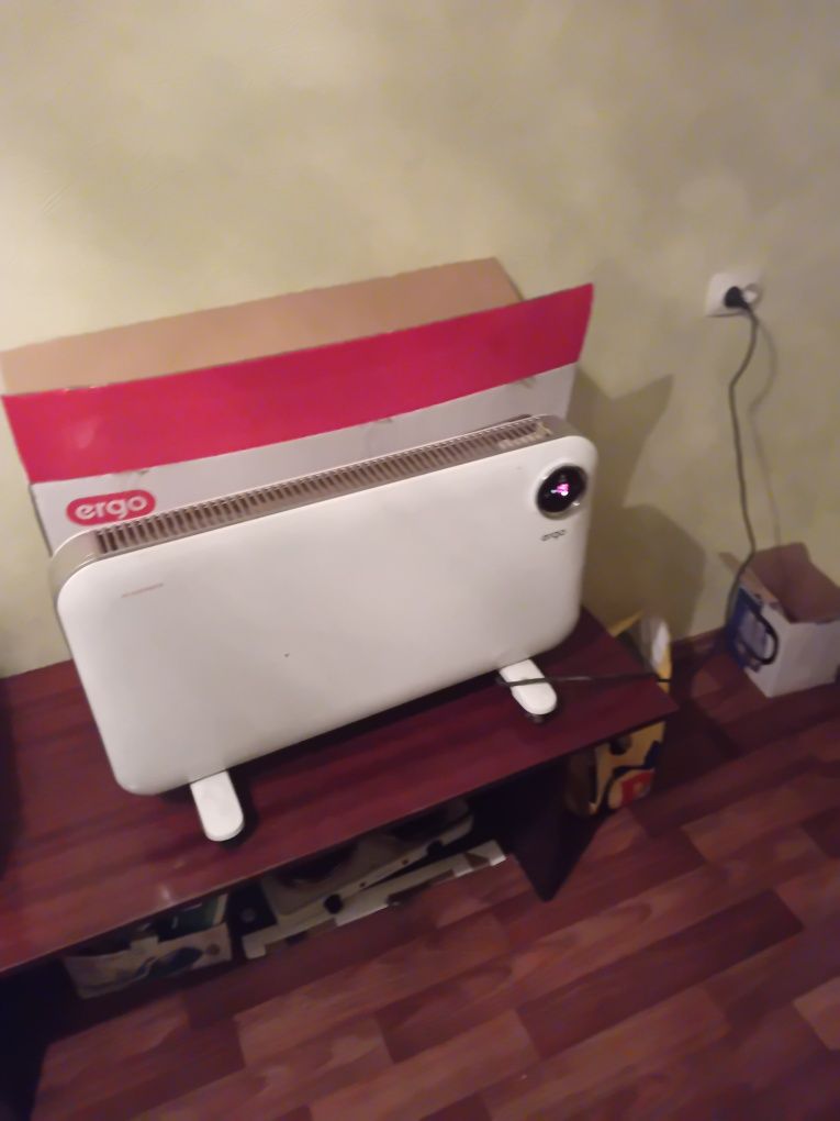 Продам обогреватель ergo hc_1820er