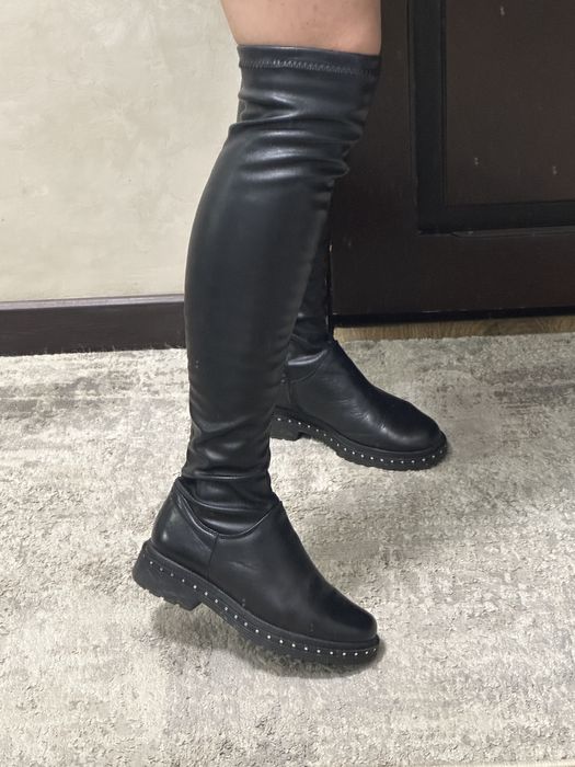 Жіночі шкіряні чорні ботфорди