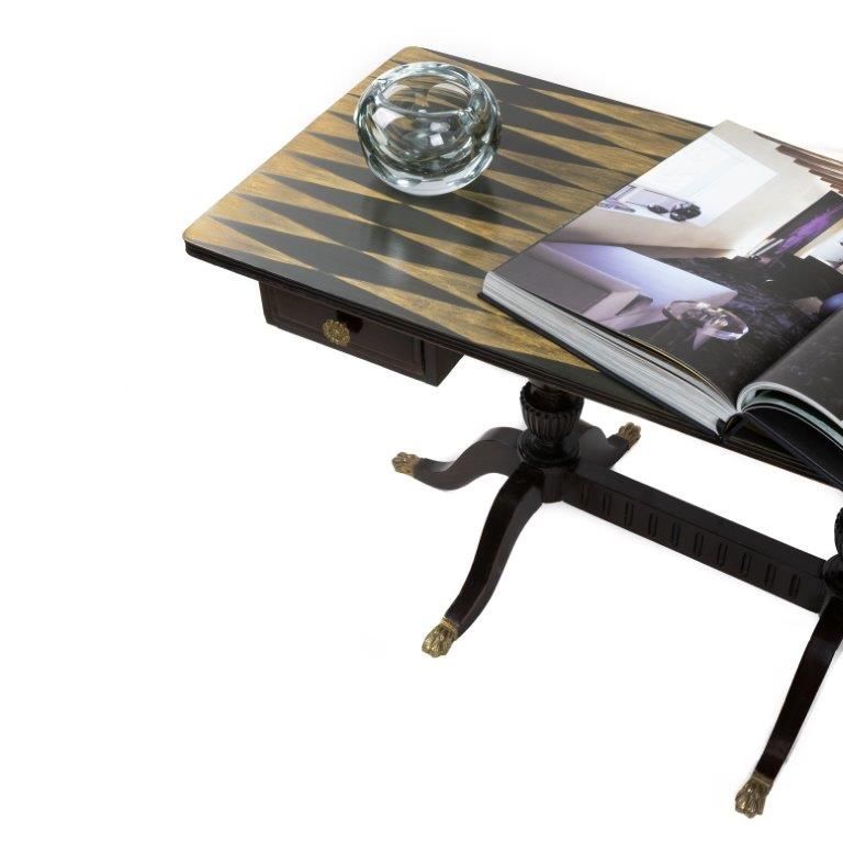 Mesa de centro ou de apoio, tampo pintado à mão. Peça unica