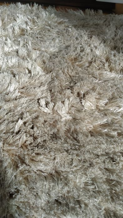 Tapete premium de pêlo extra longo bege brilhante