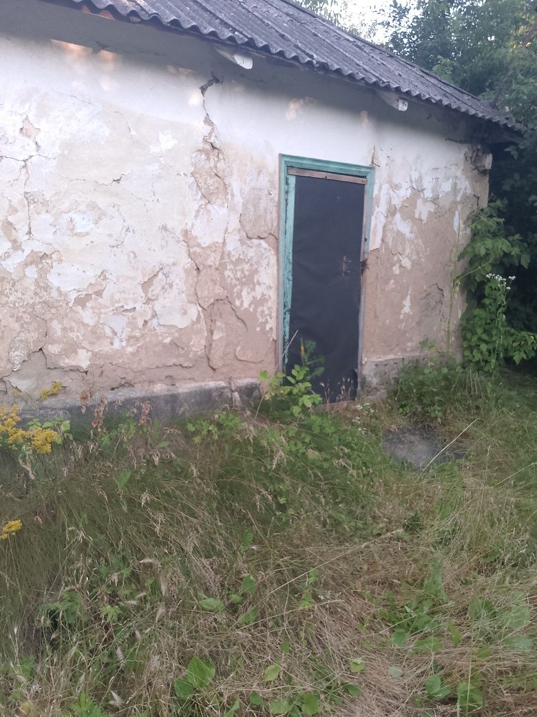 Продам будинок (територію)