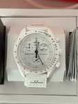 Limitowana Omega Swatch SO33W700 Snoopy Biały